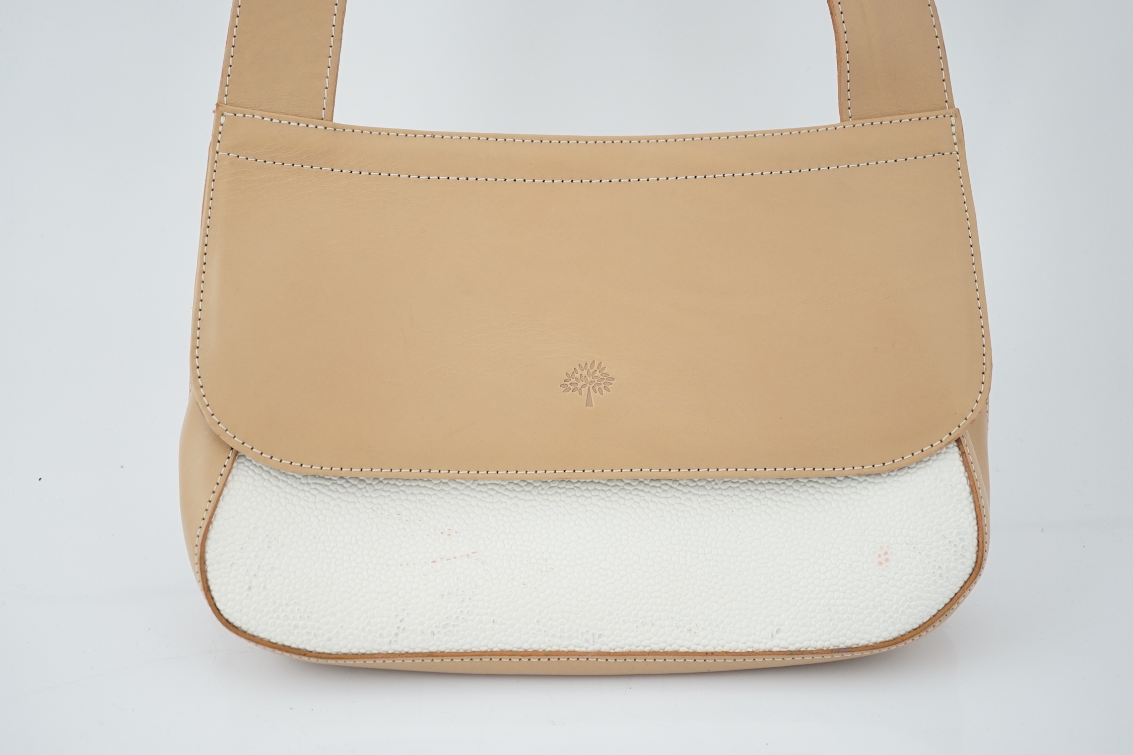 A Mulberry leather shoulder bag, height 18cm, height to handle 46cm, width 27cm, depth 5cm